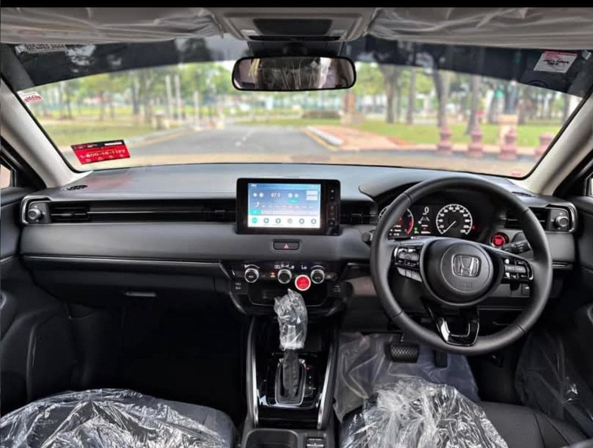 2026 Honda  HR-V 1.5 V  - image 1