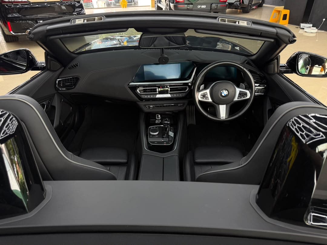 2025 BMW  Z4 thumbnail 2