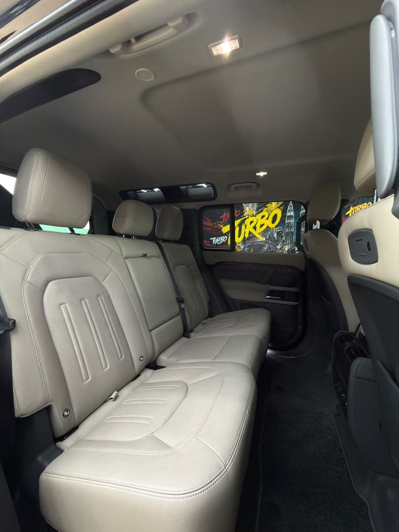 2024 Land Rover Defender 110 thumbnail 3