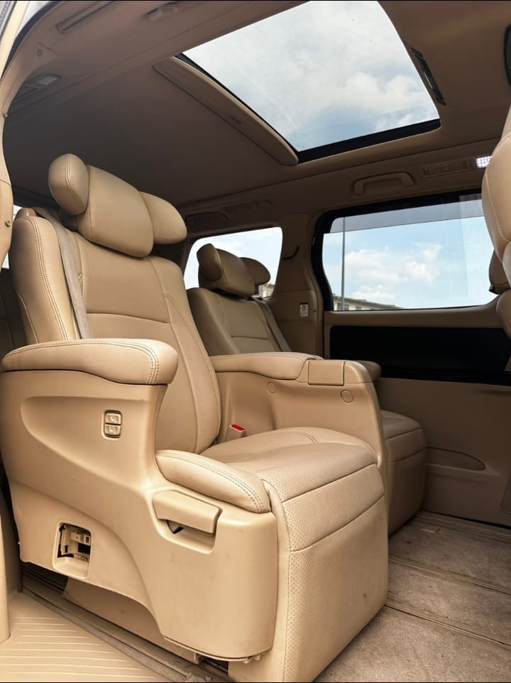 2015 Toyota Alphard 2.5 Pilot Seat thumbnail 4