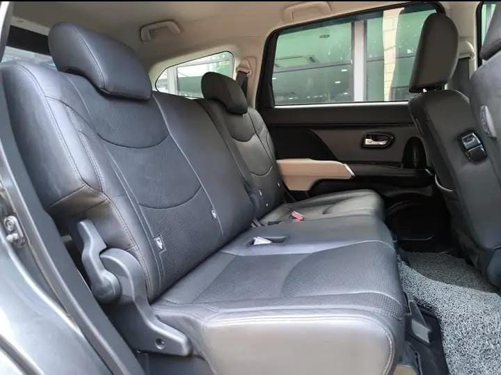 2022 BMW 5 Series Airport Transfer thumbnail 4