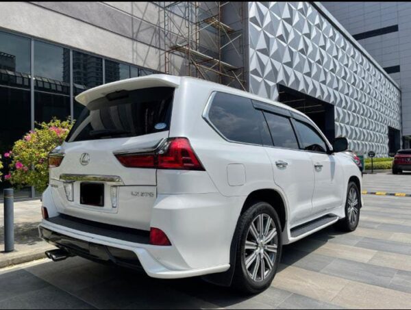 Lexus LX570 - Image 4